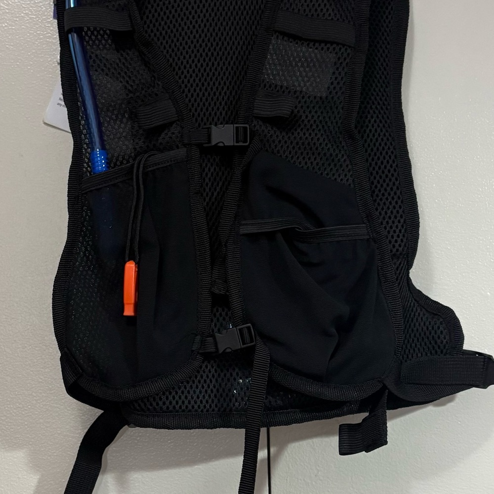 Crane Hydration Backpack - Picture 3 of 9
